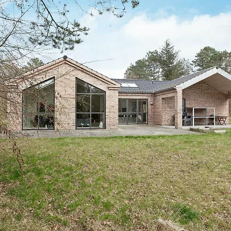 펜션 Four-bedroom Holiday In Hojby 2